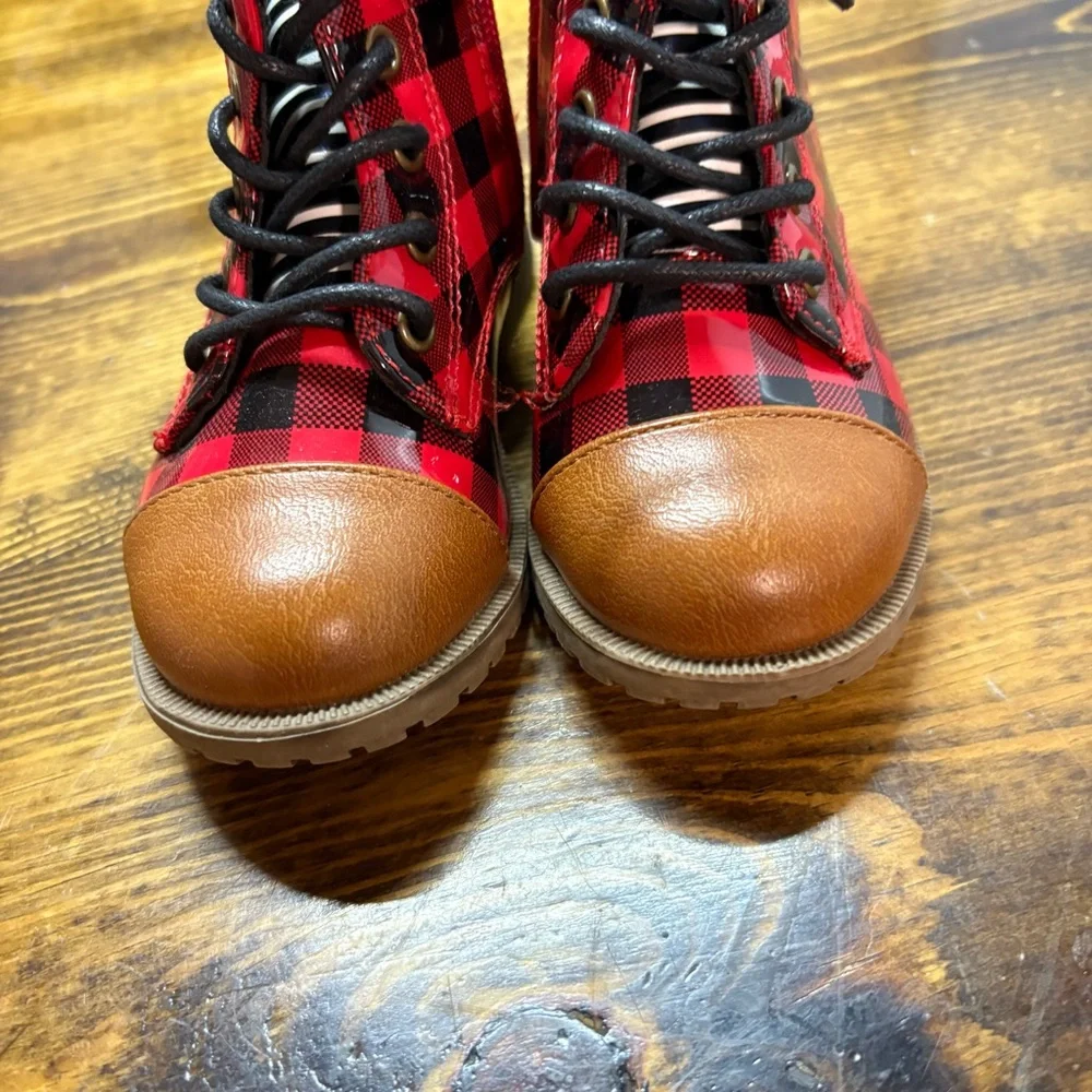 Piper Doodles Red And Black Plaid Combat Boots Size 7‎